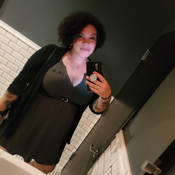 Hey I'm Dani 💜 - Picture 3 of 7